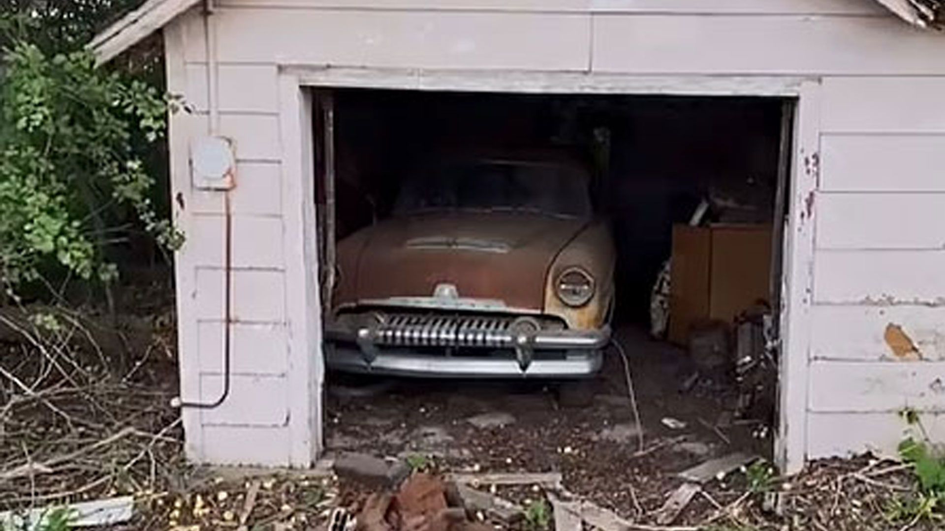 An Abandoned Garage Reveals Treasures of the Past
